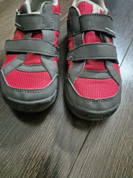 Vând încălțăminte copii.