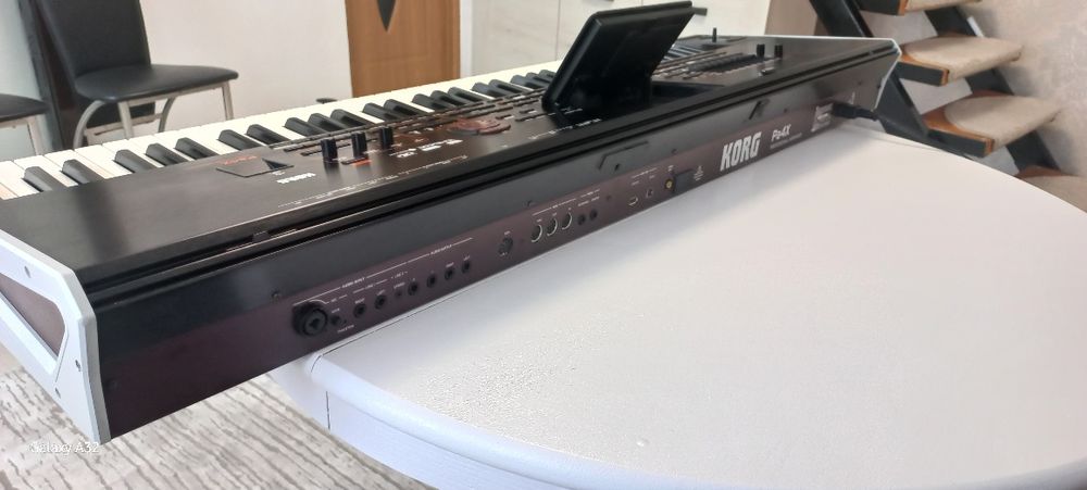 Vând sau schimb cu pa 5x.  korg pa 4x de 76. Adus din italia.stare impecabila.aspect 9,9 din 10.ofer set 2026.nu are Husa.