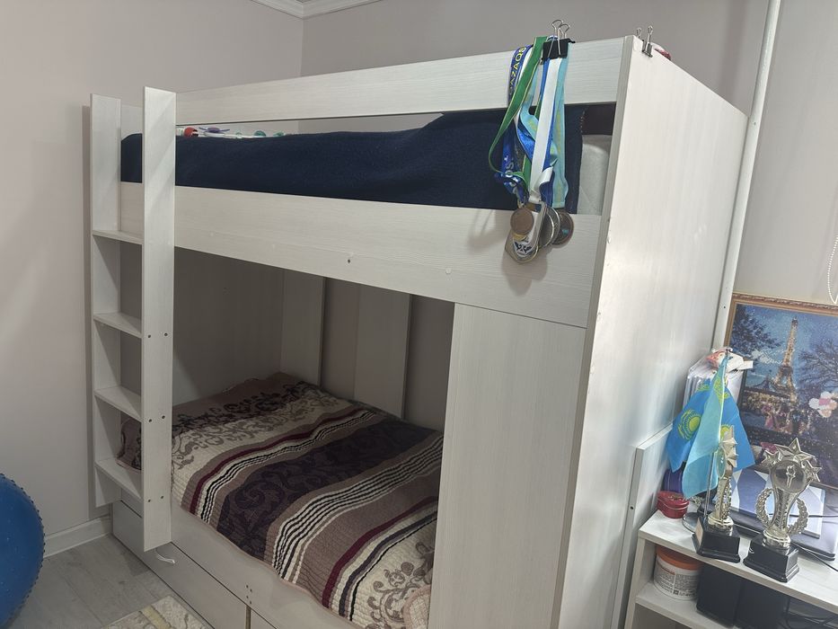 Срочно продам двухъярусная кровать