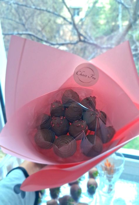 Фруктовые букеты  клубника в шоколаде