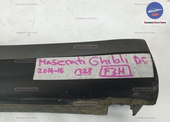 Масерати Гибли / Maserati Ghibli Седан Оригинален десен праг в добро с