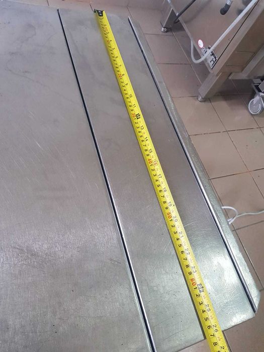 Mașină de curățat tăvi