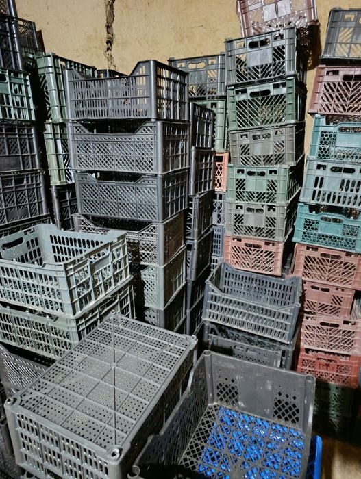 Plastmas yashiklar sotiladi