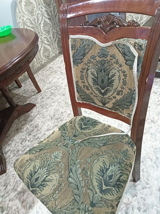 Продам стол и стулья