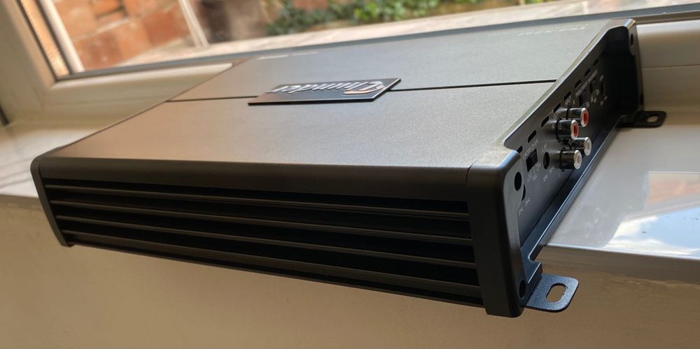 Продавам усилвател Thunder TCA-2087 – 2 канален 1600W (MAX).