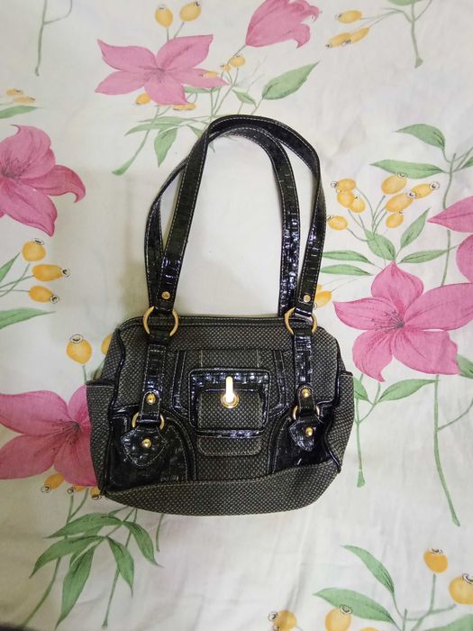 Geanta eleganta Charlotte Reid London gri cu insertii aurii, moderna