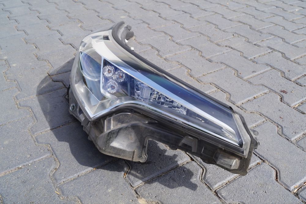 Десен фар Тойота ЦХР TOYOTA CHR  LED EUROPA 81110-F4031-00