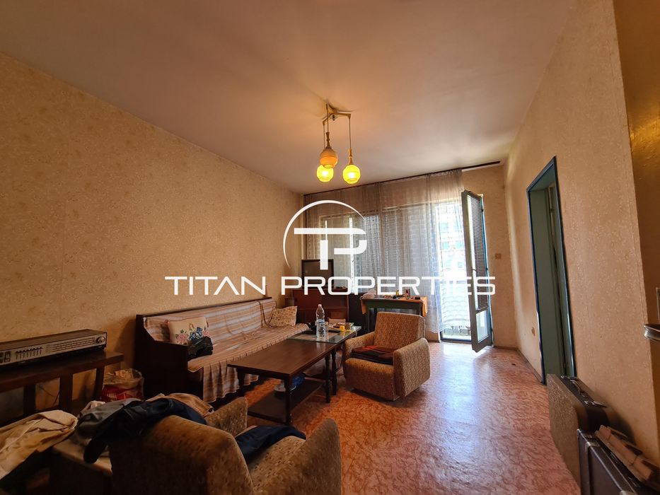 Тристаен апартамент в кв. Кючук Париж