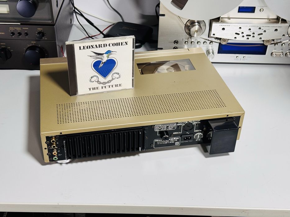 CD-player de colecție MARANTZ CD-73,sunet si design deosebit, 8 kg !