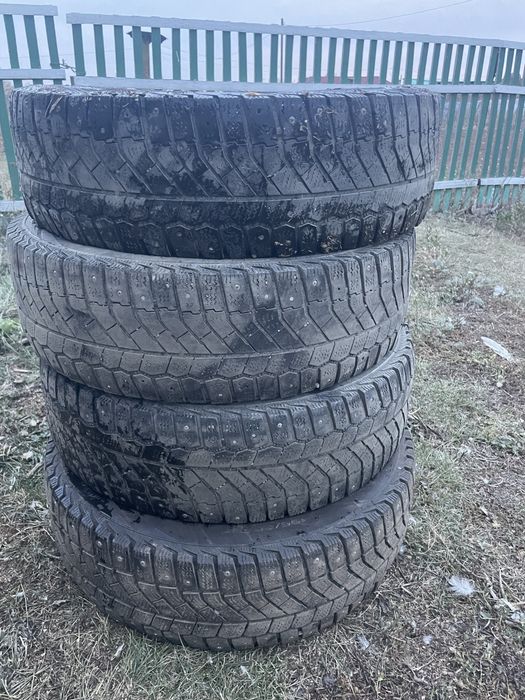 Продам шины зимние комплект 15