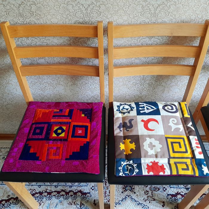 Көрпеше отырғышқа. Сидушки.