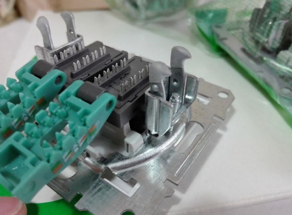 Priză dublă date Schneider model SEDNA - Utp Cat.5E Rj45