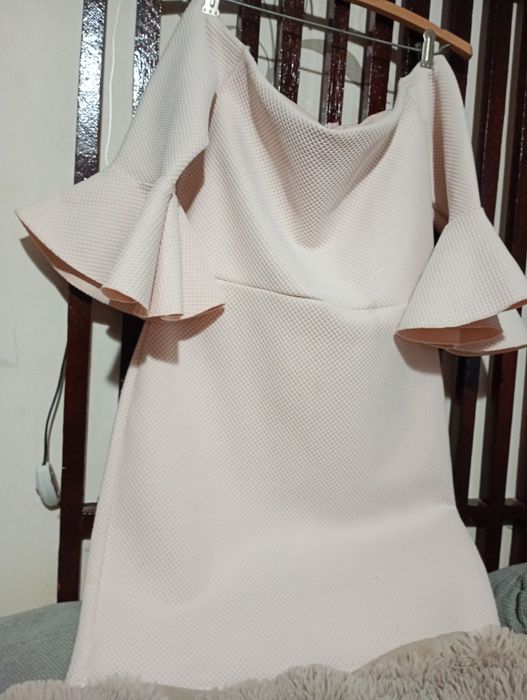 Rochie eleganta mărimea M, material plin