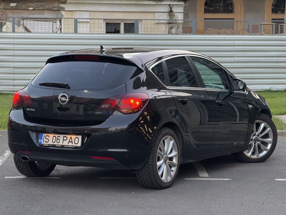 Opel Astra J - 2010// Automata // Trapa •Xenon• Piele• Sonorizare Hi-fi• Navi•Senzori • Cauciucuri NOI