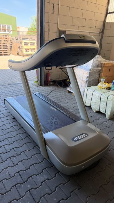 Banda de alergat profesionala Technogym Run Now 700