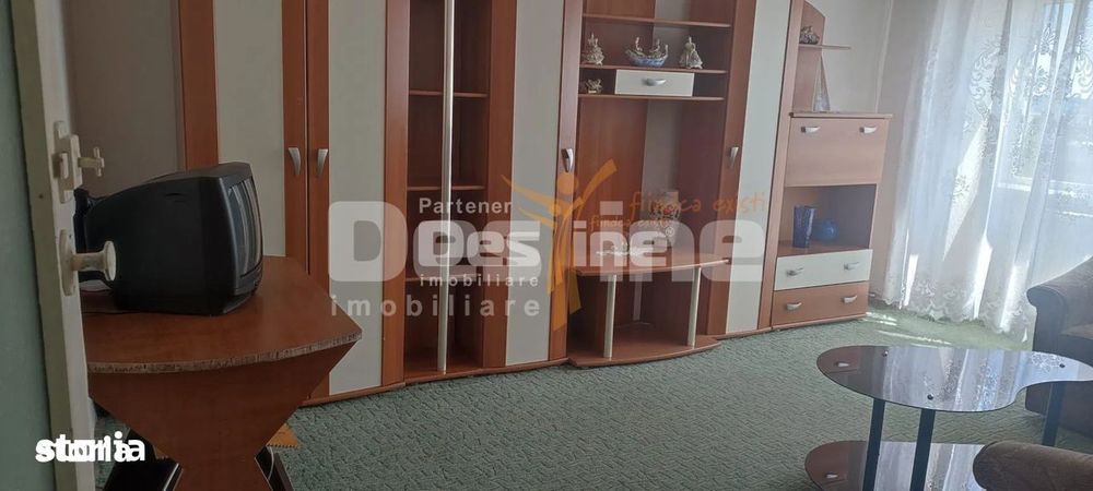 Apartament 3 camere, decomandat, etaj intermediar, zona Materna — fotografia 3