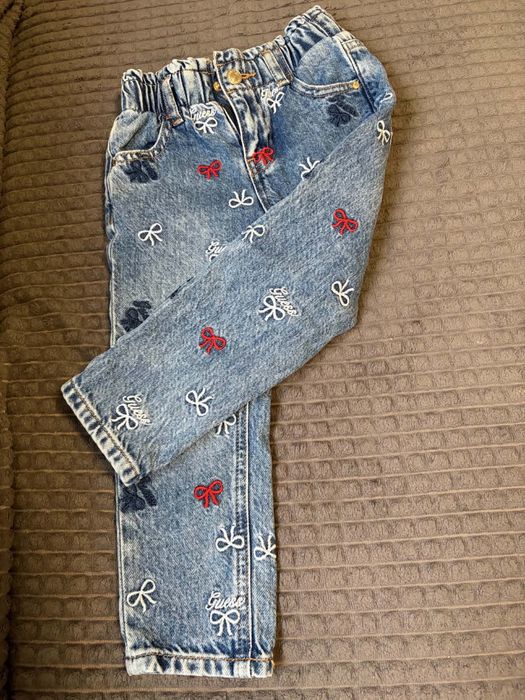 Детски дънки на guess
