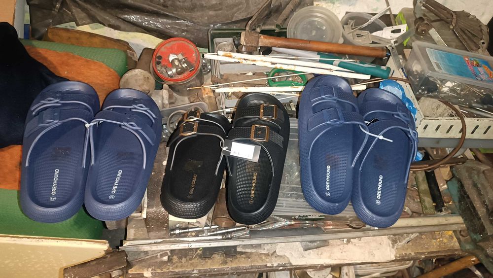 Продавам  чисто нови чехли Greyhound - унисекс са