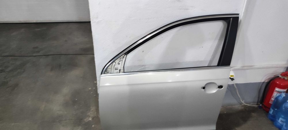 Usa stanga fata volkswagen vw golf 6 variant cod vopsea LR7L