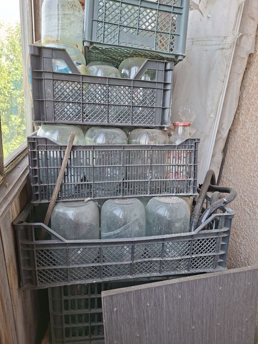 Банки 2-3 литра отдам даром,самовывоз.