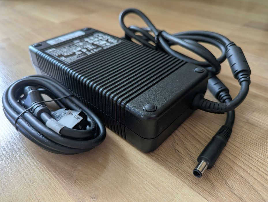 Dell 330W Зарядно DA330PM190 GT1CX 5X3NX Y90RR 5X3NX F0K0N XM3C3 Alienware Precision Power Charger