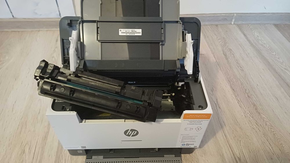 Imprimantă HP Laser alb-negru cu Wi-Fi