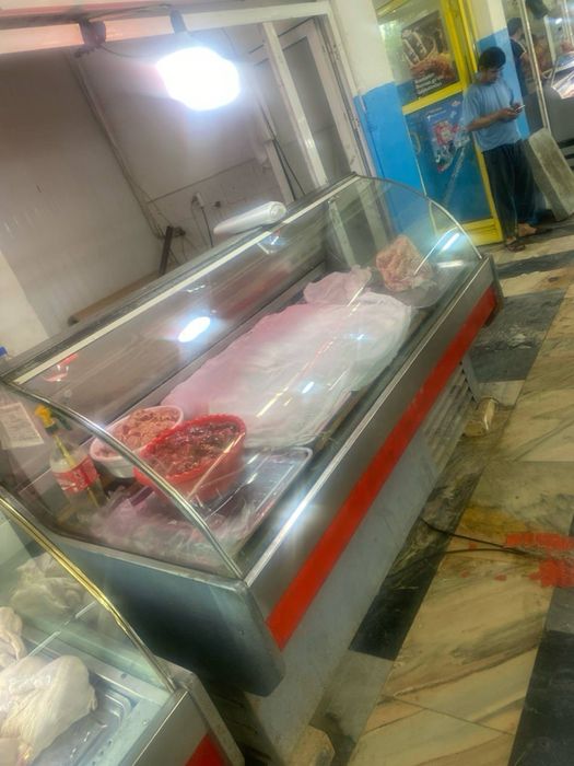 Vitrina sotiladi matorlaro zor holatda