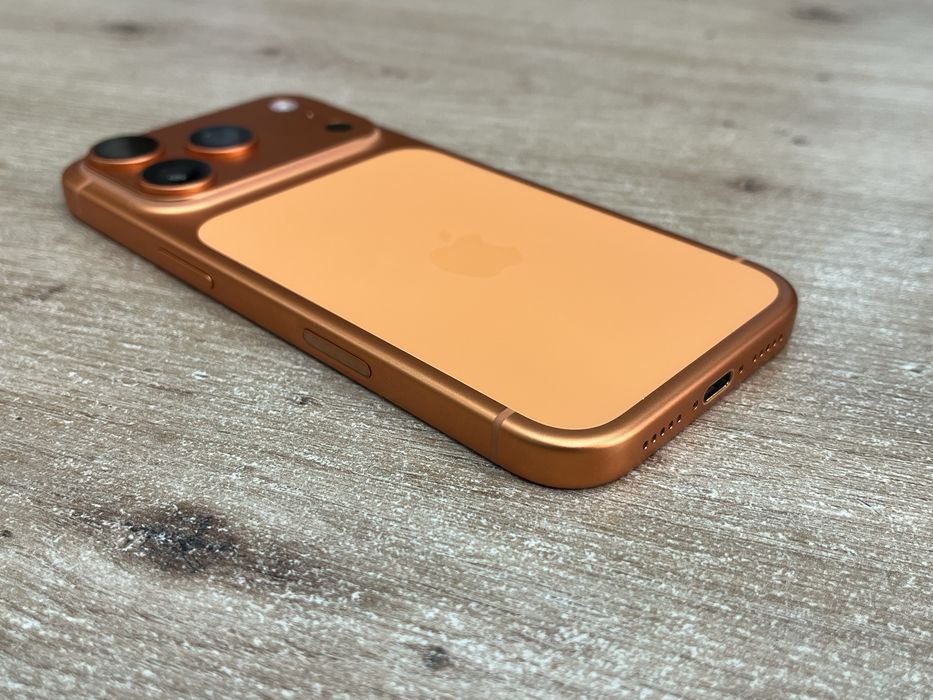 iPhone 17 Pro Cosmic Orange 256GB Гаранция 11 Цикъла