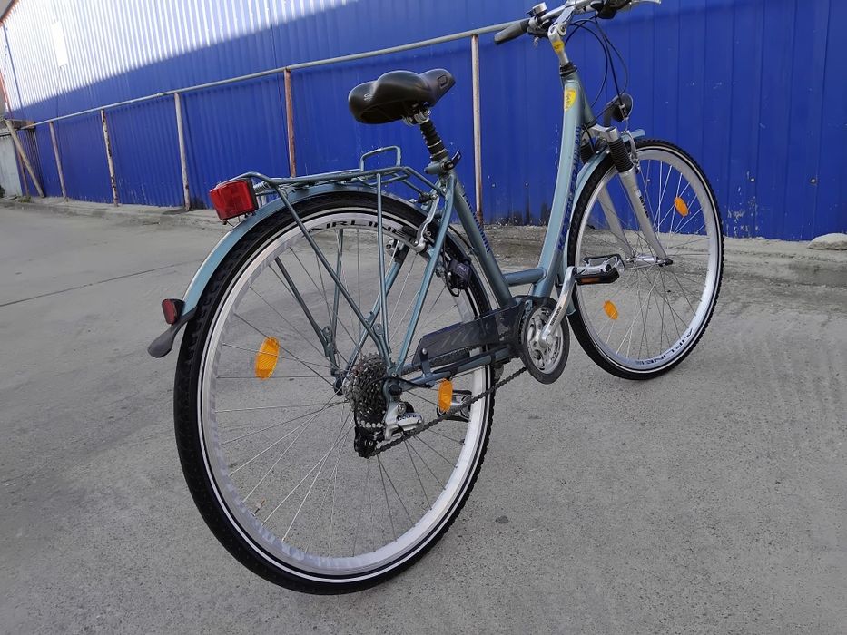 Vând bicicleta din aluminiu pentru damă