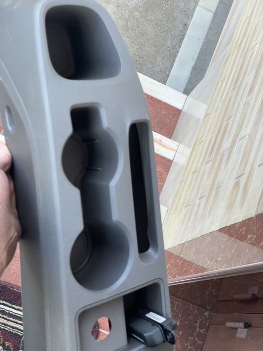 Бар кобалтники янги мошинадан йечиб олинган