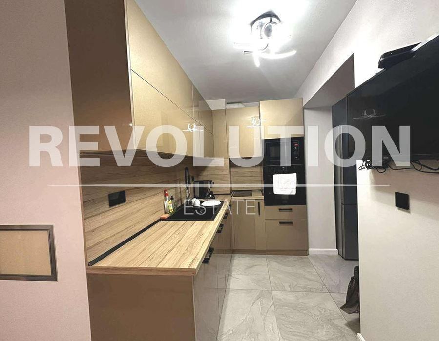 Многостаен апартамент в района на  Завод Дружба!