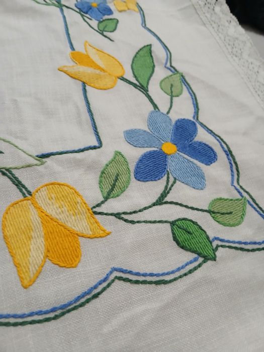 Покривка бродерия