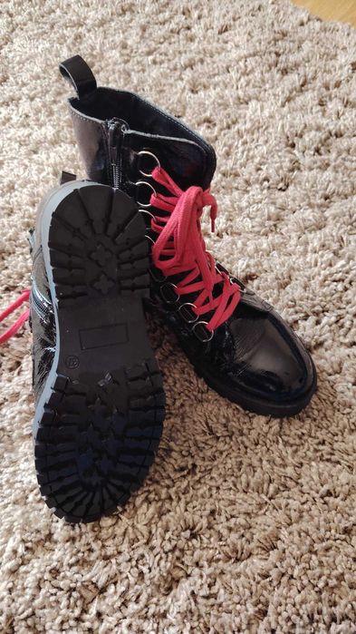 Ghete dama piele naturala lacuita marime 37 stare foarte buna