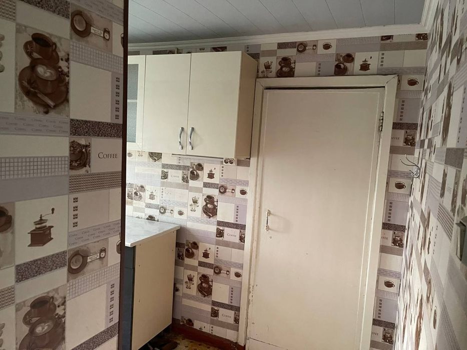 Спутник 3 продаётся 2 ком. одно подездны,