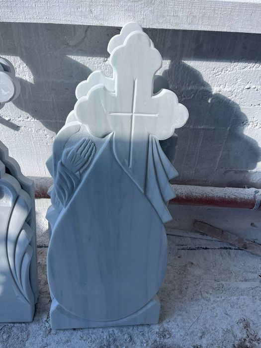 Monumente funerare diferite modele