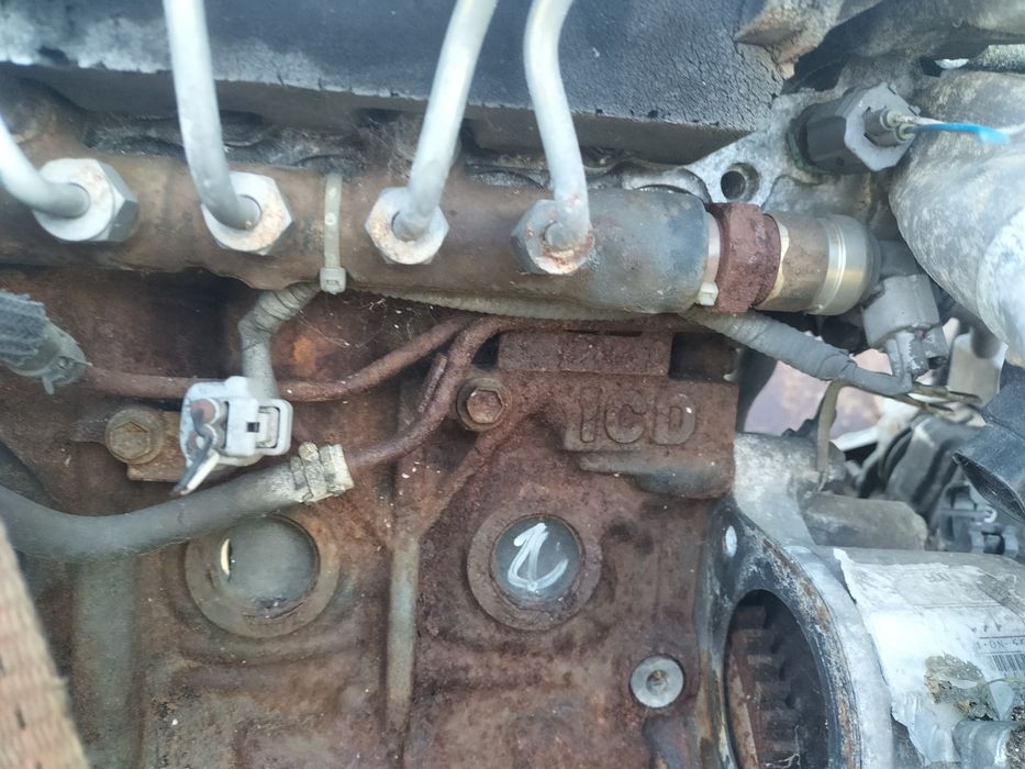 Vând motor Toyota avensis T25