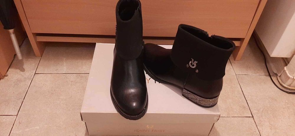 нови  черни боти