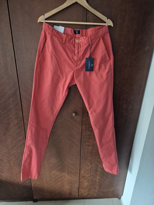 Продавам нов мъжки панталона GANT