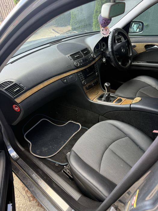 Mercedes E220 impecabil venit pe roti