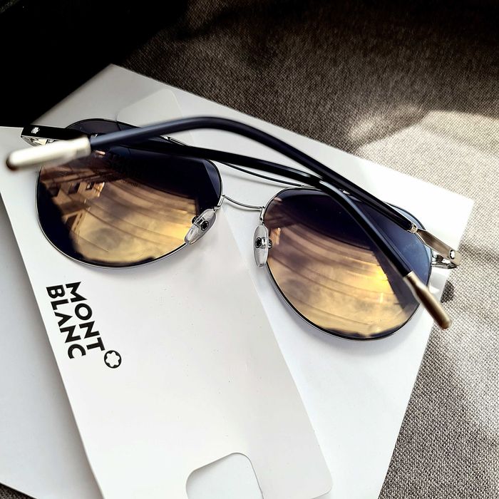 Солнцезащитные очки.