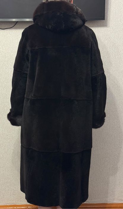 Женская шуба бобрик
