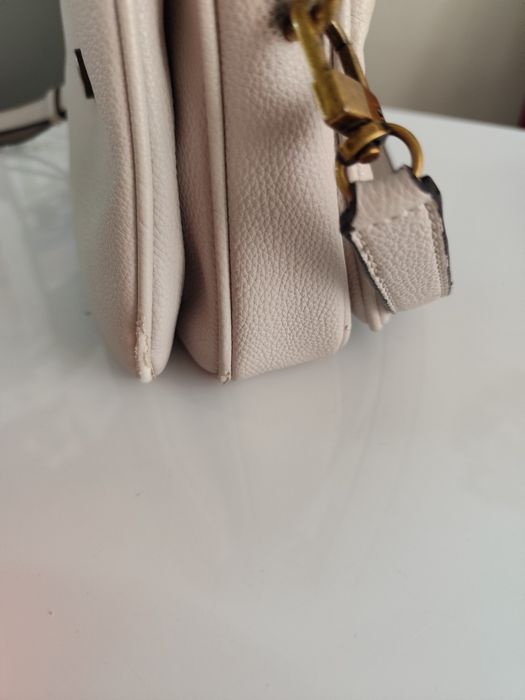 Дамска чанта guess