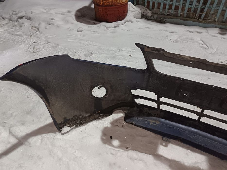 Продам синий бампер от лада гранты