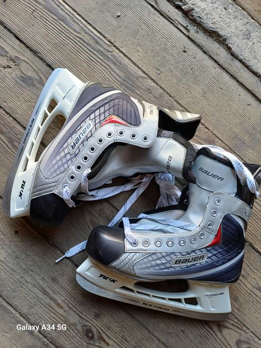 Коньки, хоккейная экипировка