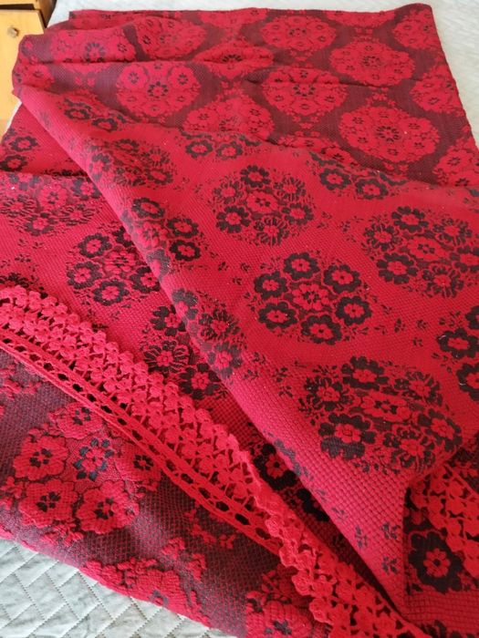 Чисто нови одеала, завивки и китеник