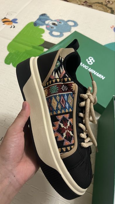 кроссовки женские