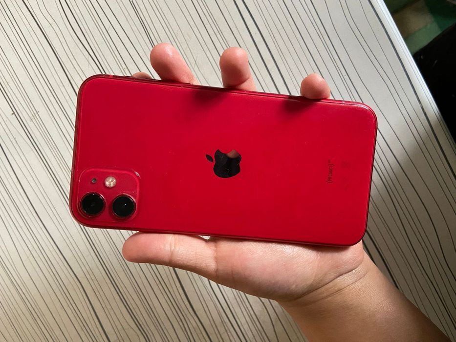 iPhone 11 красный