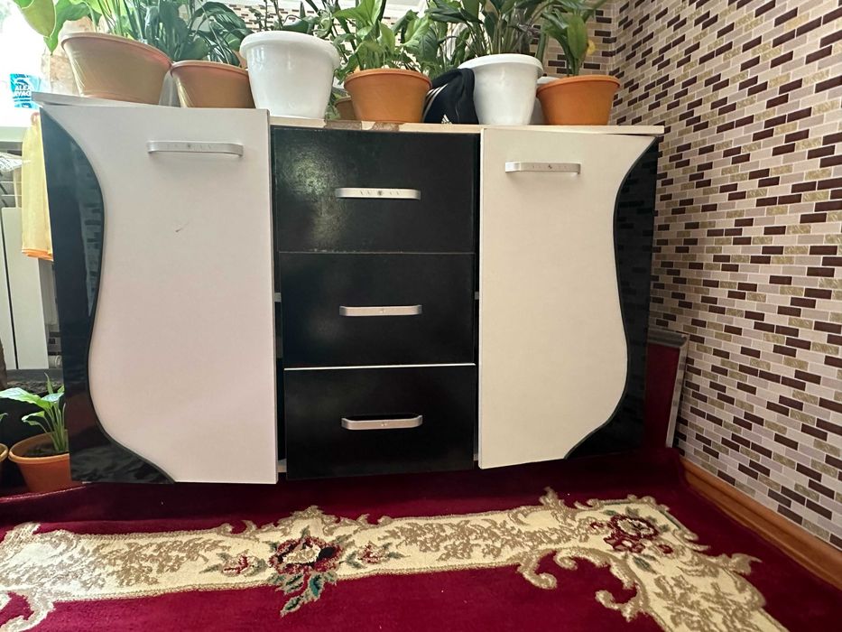 Шкаф , комод и тумбы