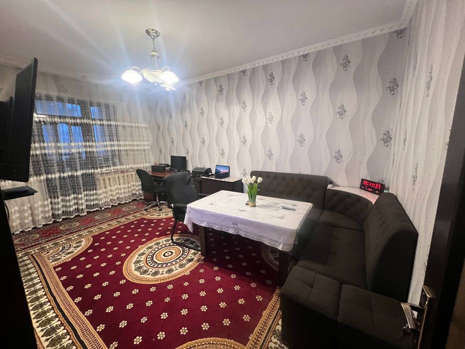 Продаётся 3 комнатная квартира М.Улугбекский Район Массив Феруза