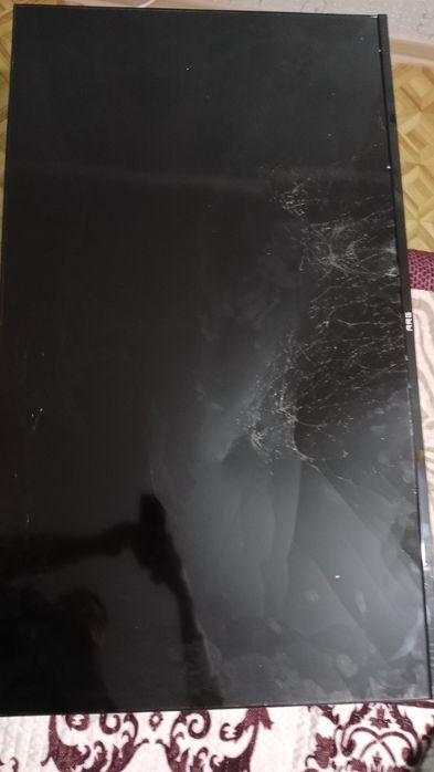 Продам на запчасти экран тока разбит..остальное целое.